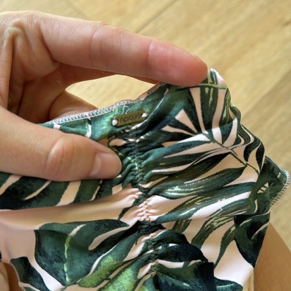 Rip curl Cheeky scrunch butt bikini bottoms in pink tropical print - Picture 3 of 4